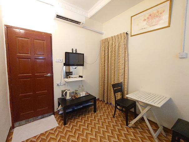 Standard Room (Balcony – East) 3